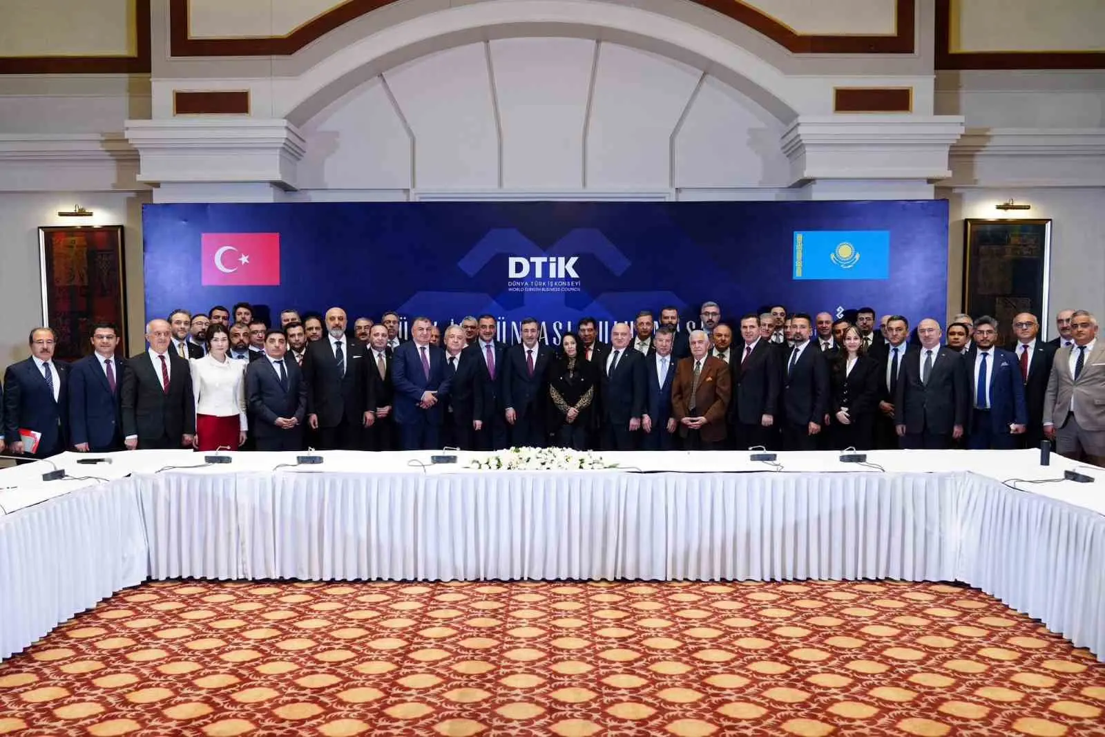 Cumhurbaşkanı Yardımcısı Cevdet Yılmaz, Kazakistan’da düzenlenen Türk İş Dünyası Buluşması