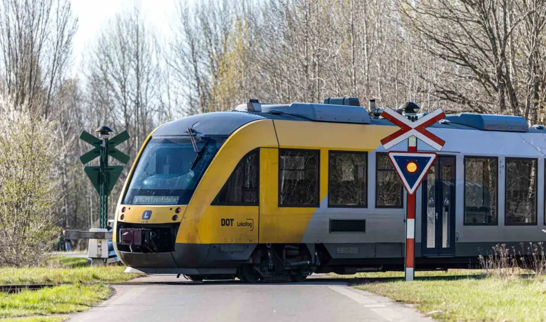 Danimarka’da iki trenin kafa kafaya çarpışması sonucu 4’ü ağır olmak