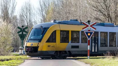 Danimarka’da iki trenin kafa kafaya çarpışması sonucu 4’ü ağır olmak