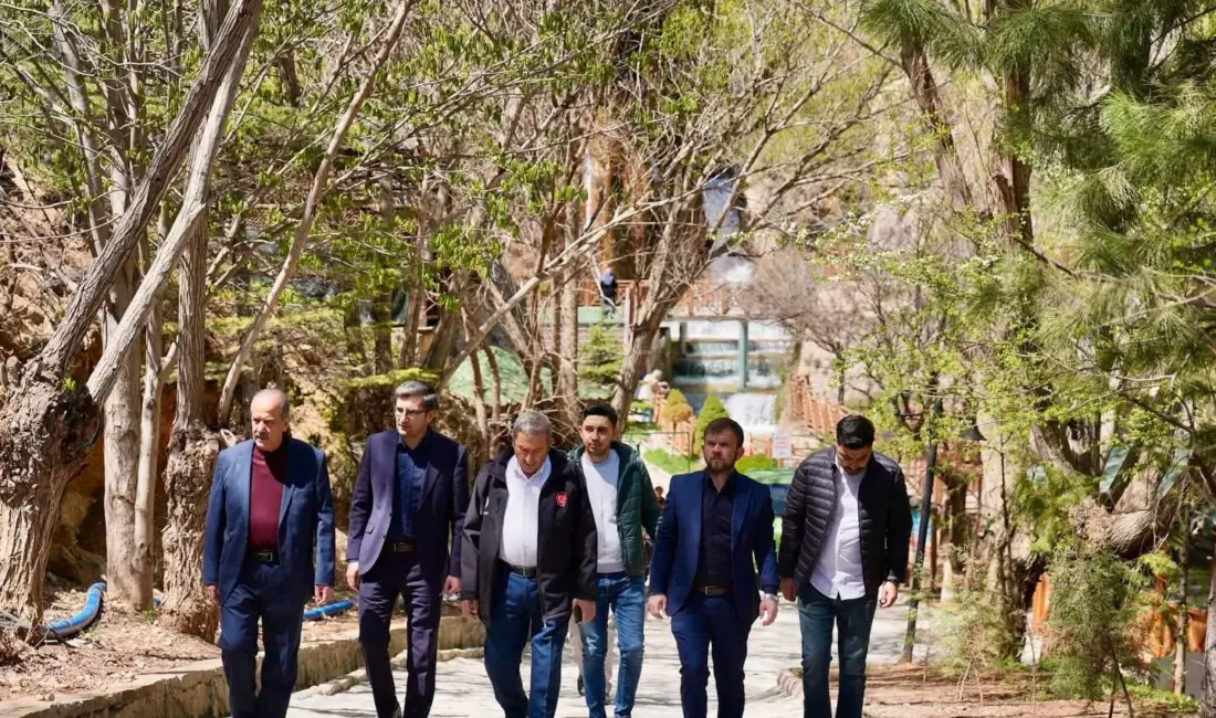 Darende Belediye Başkanı Alican Bozkurt, Günpınar Şelalesi’nde yürütülen çalışmaları yerinde