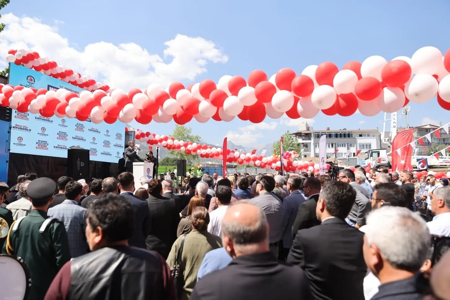 Denizli Büyükşehir Belediyesi Kınıklı Sosyal Tesisi’nin temeli düzenlenen törenle atıldı.