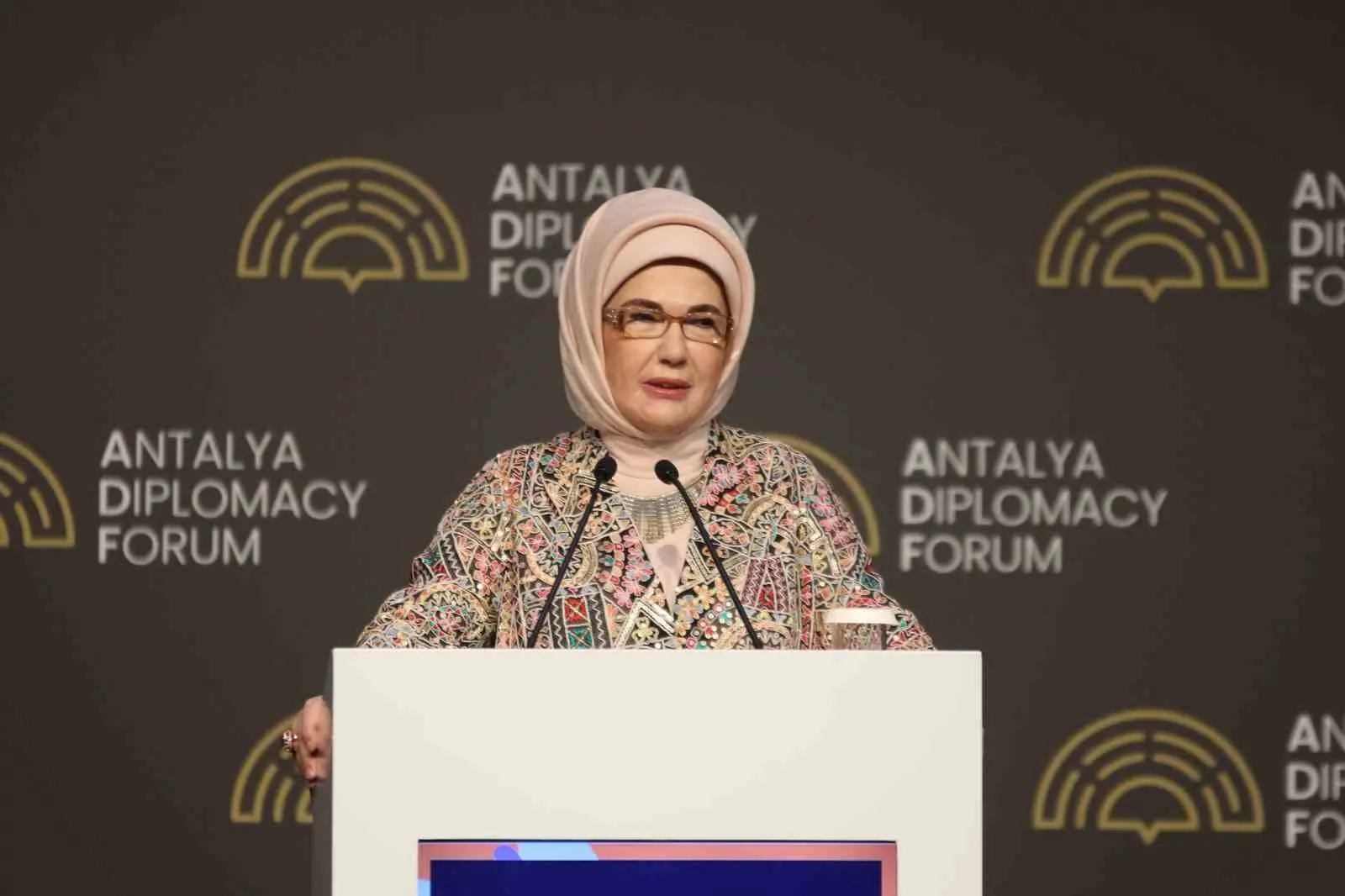 Emine Erdoğan, Antalya Diplomasi Forumu’nda yaptığı konuşmada Filistin ve Gazze
