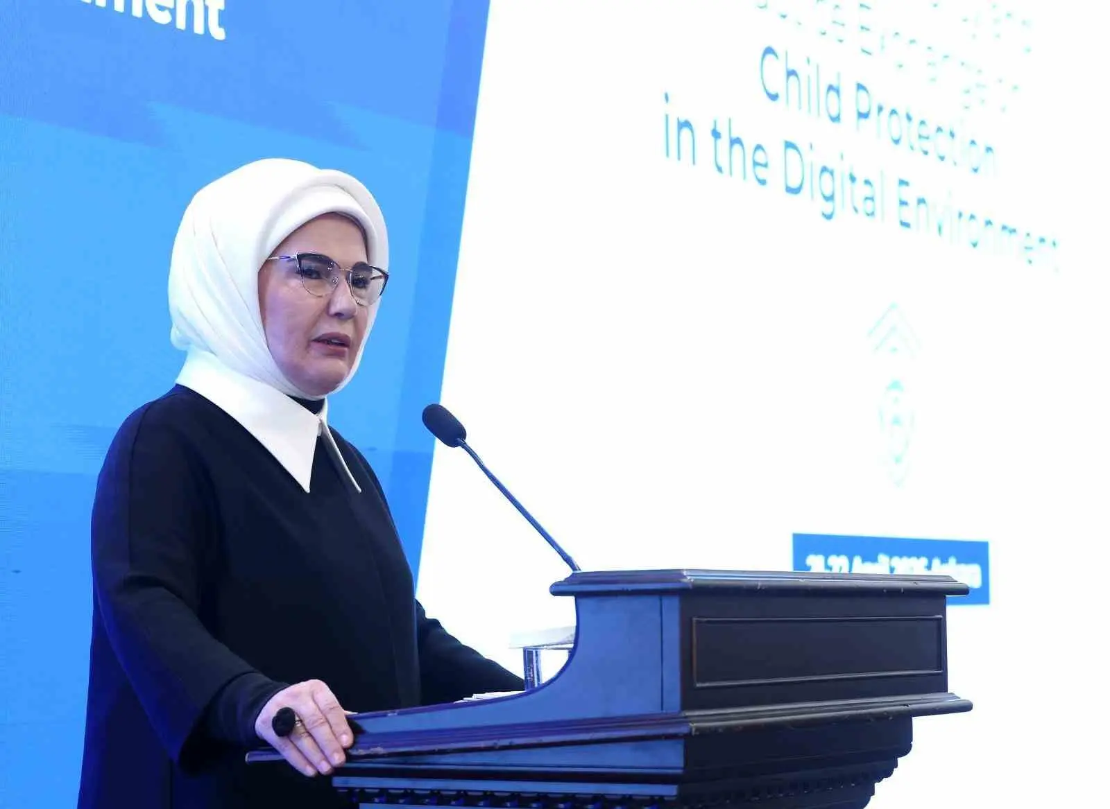 Cumhurbaşkanı Recep Tayyip Erdoğan’ın eşi Emine Erdoğan, “Dijital dünyanın çocuklar