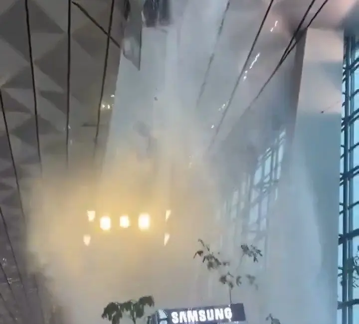 Endonezya’nın başkenti Jakarta’daki Soekarno-Hatta Uluslararası Havalimanı’nda şiddetli yağış ve fırtına