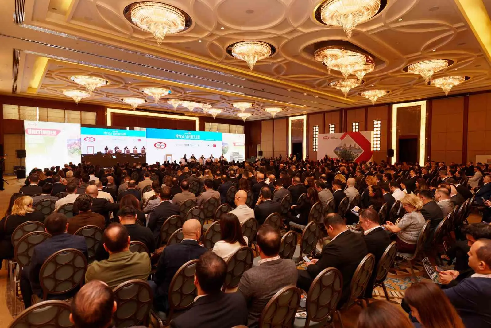 Erdemir, “Piyasa Sohbetleri” buluşmalarını Bursa’da sürdürerek sektör temsilcileri ve iş