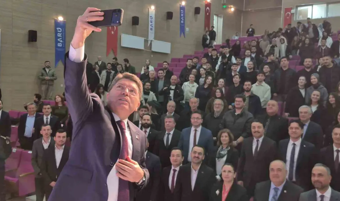 Bartın Üniversitesi’nde düzenlenen İhtisas Akademisi’nin ilk dersini veren Eski Adalet