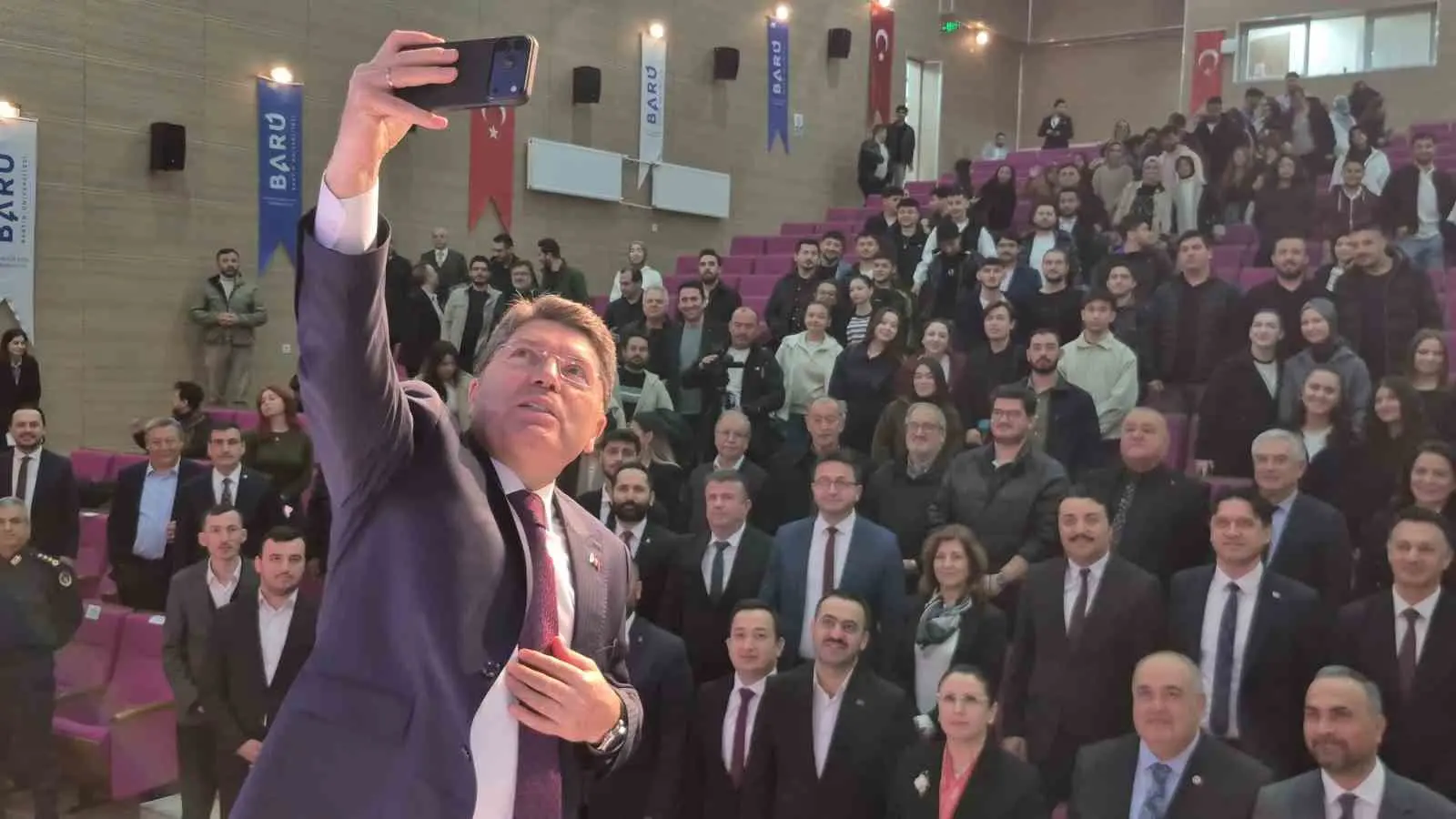 Bartın Üniversitesi’nde düzenlenen İhtisas Akademisi’nin ilk dersini veren Eski Adalet