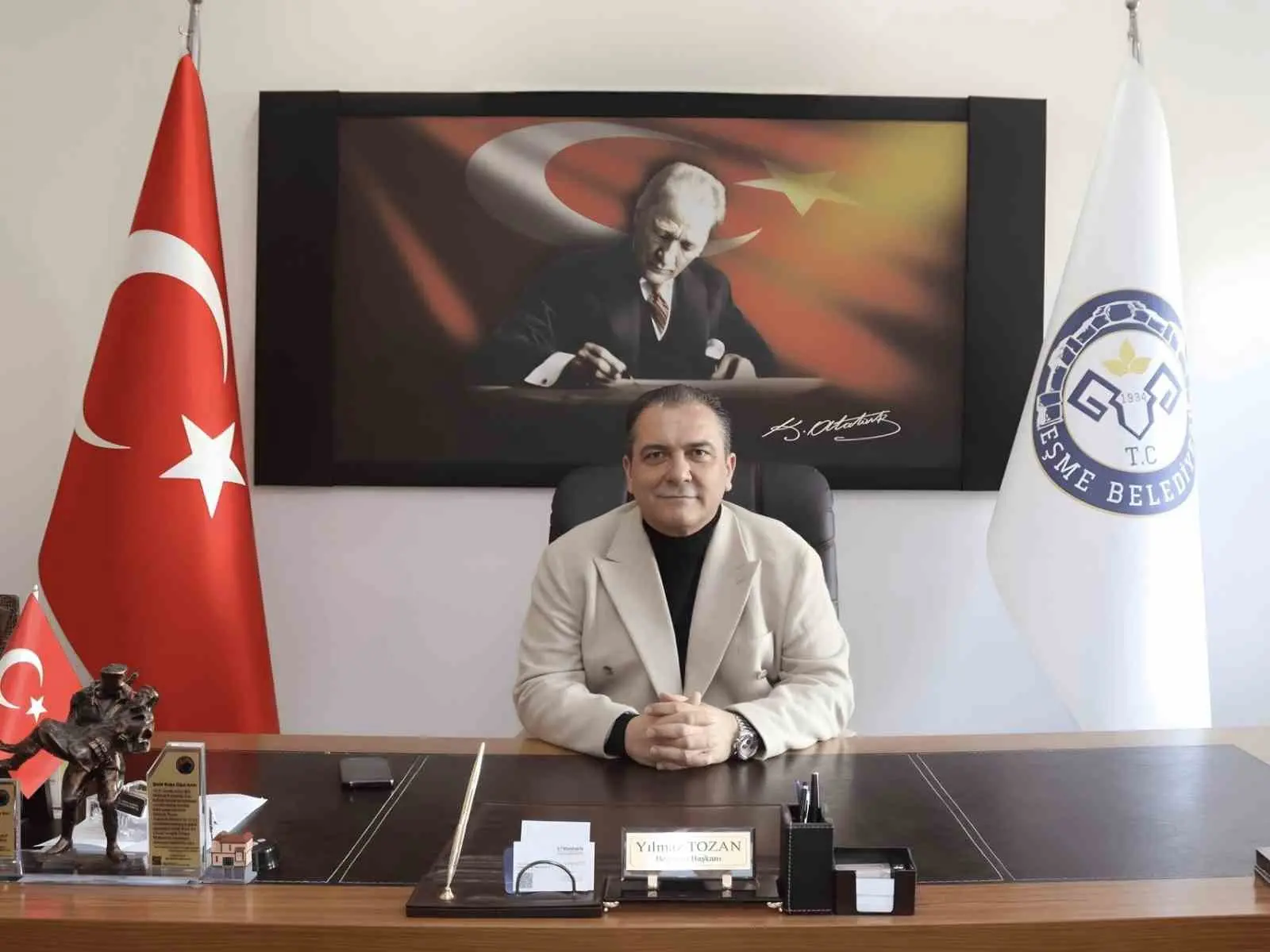 İçişleri Bakanlığı tarafından Eşme Belediye Başkanı Yılmaz Tozan’ın görevden uzaklaştırıldığı