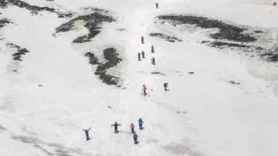 Nepal’deki Everest Dağı rehberleri, zirveye tırmanan dağcıların yemeklerine karbonat koyarak