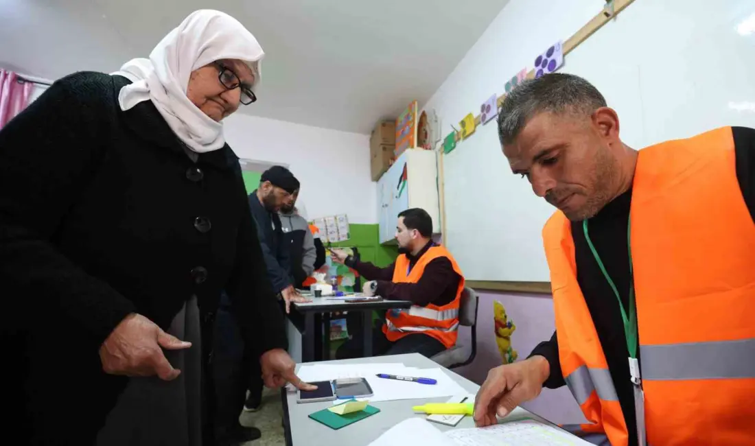Filistin’de yıllar sonra yapılan yerel seçimlerde Devlet Başkanı Mahmud Abbas’a