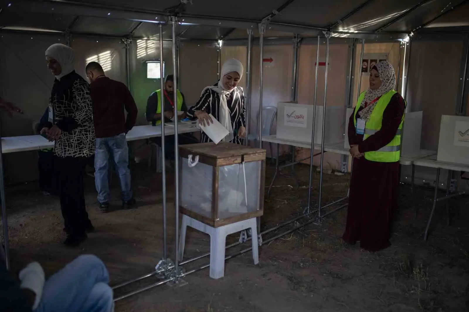 Filistin’de yerel yönetimleri belirlemek üzere oy verme işlemi yerel saatle