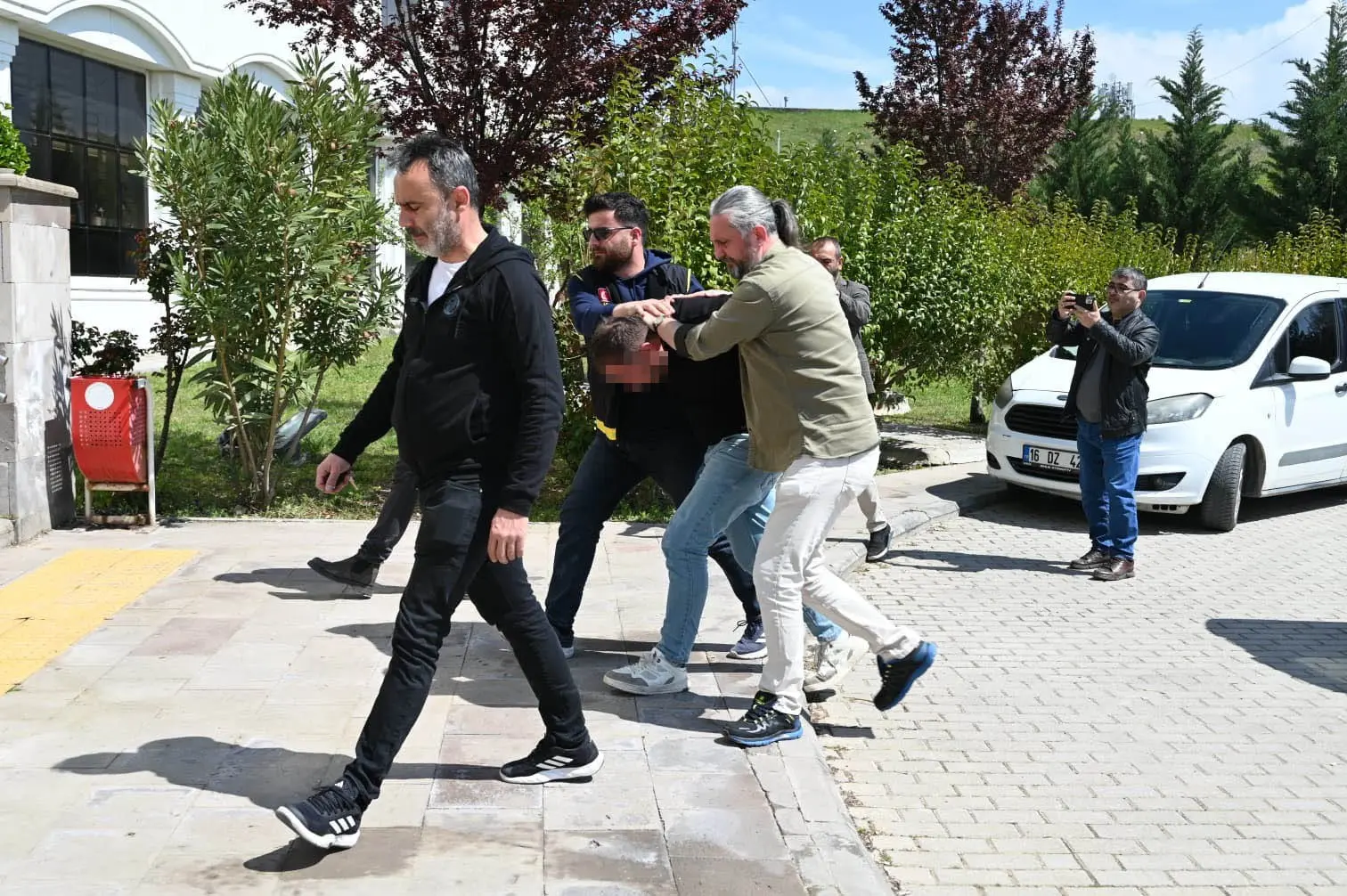 Bursa’nın Gemlik ilçesinde yaşlı kadının boğazının keserek katlettiği öne sürülen