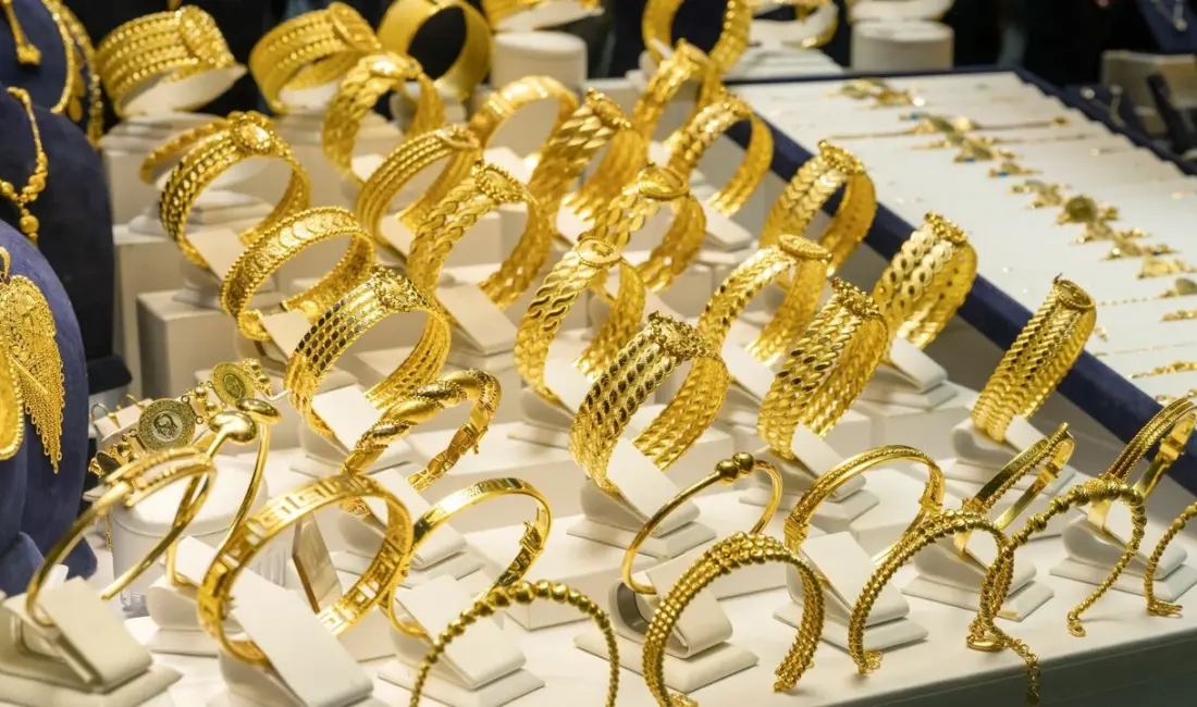 Enerji fiyatlarının yüksek seyretmesi ve faiz indirimi beklentilerinin azalmasıyla altın