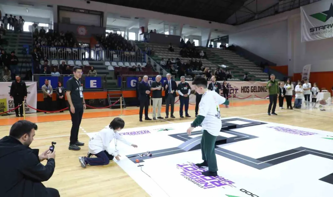 İnegöl’de Milli Eğitim Müdürlüğü tarafından “Geleceği Gençler Kodluyor” sloganıyla düzenlenen