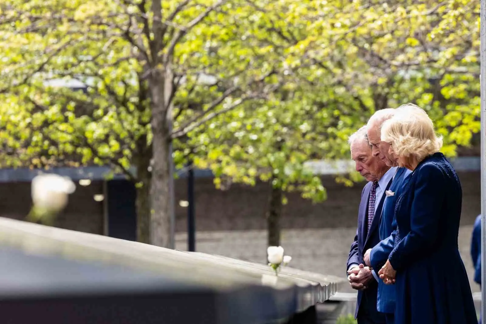 İngiltere Kralı Charles ve eşi Kraliçe Camilla, 11 Eylül anıtını