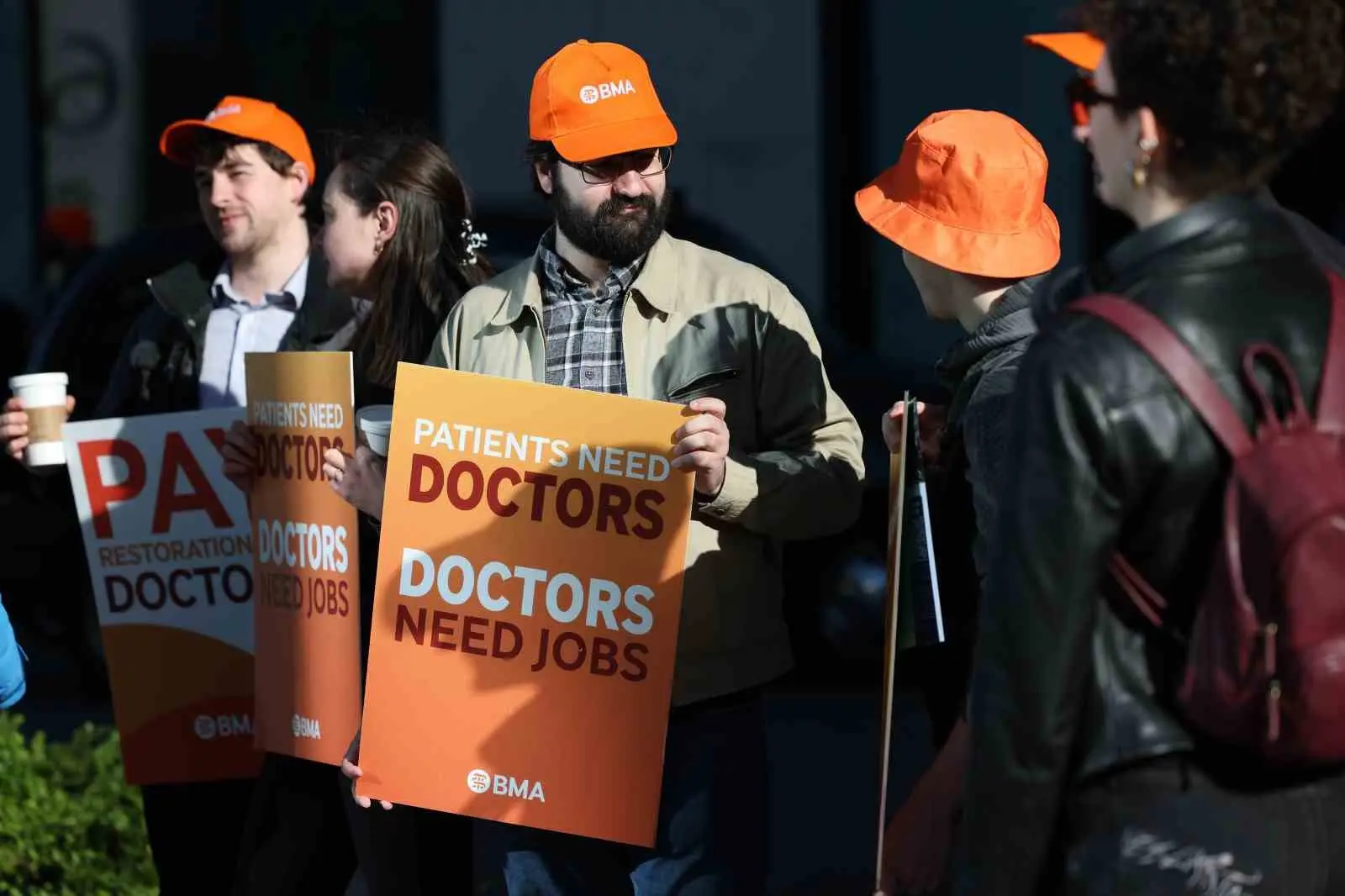 İngiltere’de asistan doktorlar, maaş anlaşmazlığı nedeniyle 6 gün sürecek greve