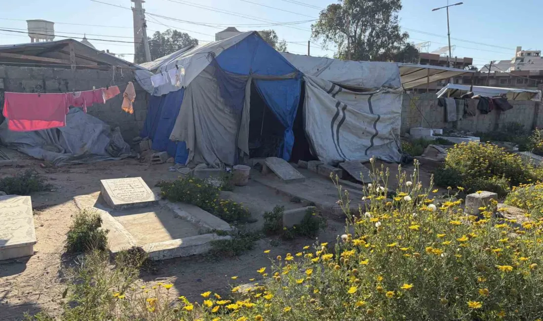 İsrail saldırıları sonrası yerinden edilen Gazzeli Halid ez-Zaanin, barınacak yer