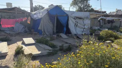 İsrail saldırıları sonrası yerinden edilen Gazzeli Halid ez-Zaanin, barınacak yer