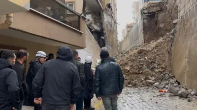 Bursa’nın Mudanya ilçesinde etkili olan yağış sonrası bir sitenin istinat