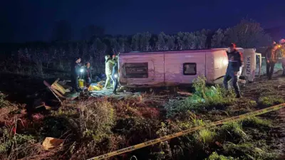 Bursa’nın İznik ilçesinde yolcu minibüsünün devrilmesi sonucu 1 kişi hayatını