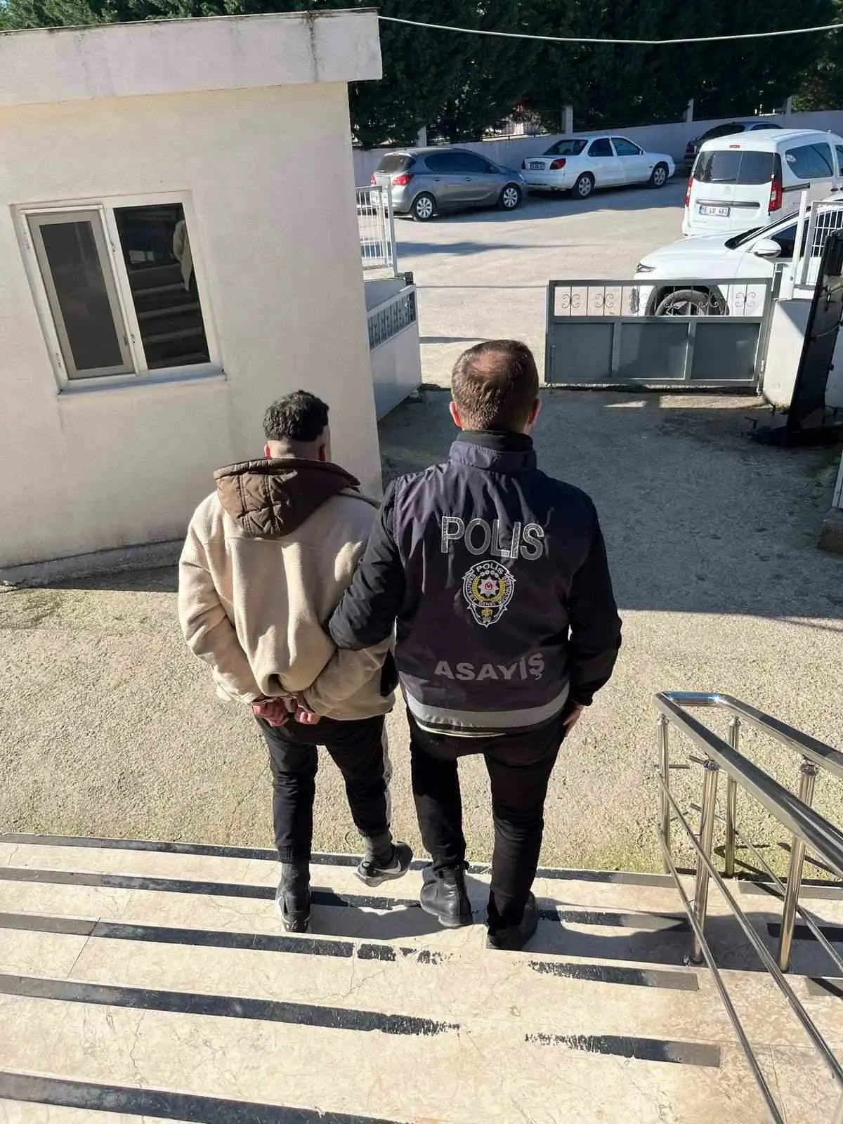 Bursa’nın Karacabey ilçesinde hakkında kesinleşmiş hapis cezası bulunan bir şahıs,