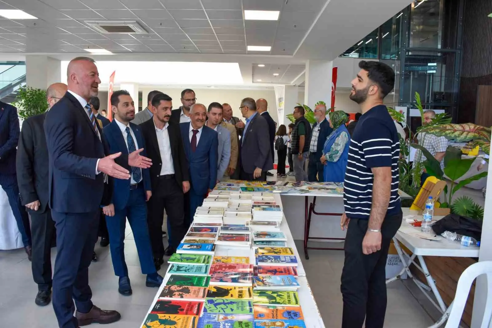 Karacabey Belediyesi’nin ev sahipliğinde düzenlenen 2. Karacabey Kitap Günleri, 23