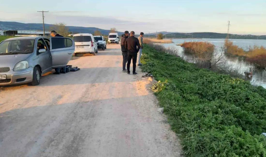 Bursa’nın Karacabey ilçesinde bir kişi, park halindeki aracının yakınında ölü