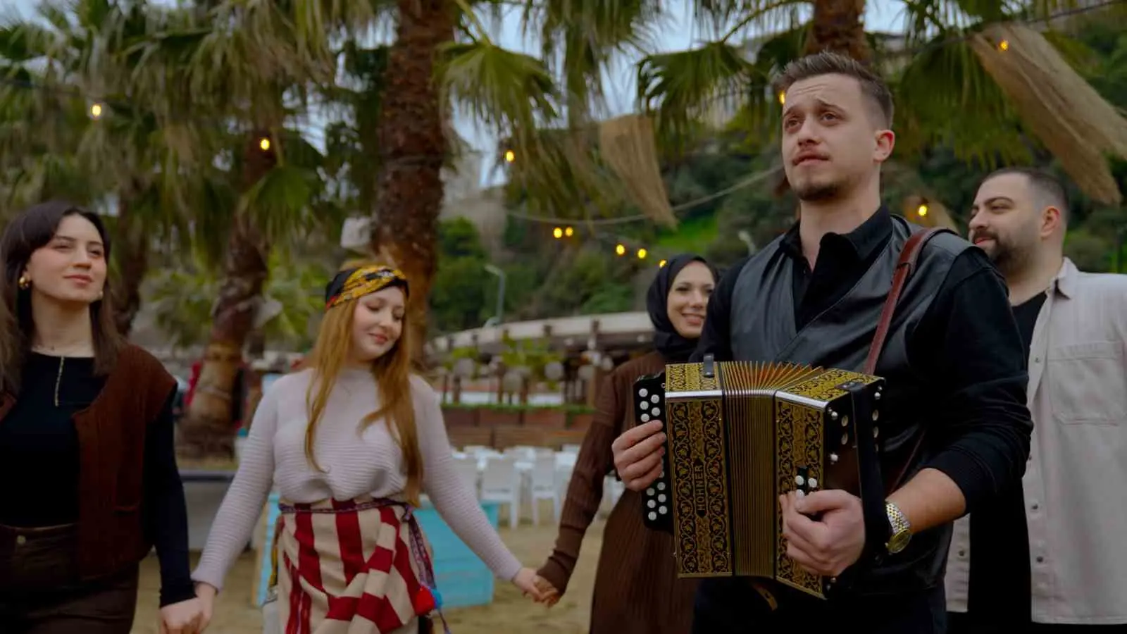 Karadeniz horonu, Erhan Engin’in armonikayı merkeze alan “Kaybana Sevdaluk” adlı