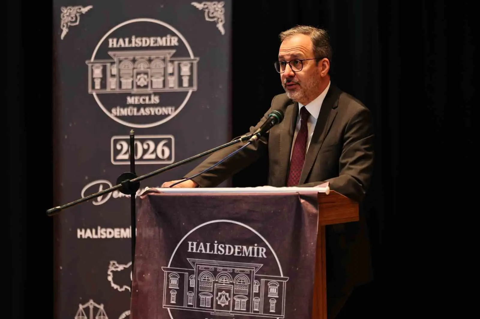 Önceki dönem Gençlik ve Spor Bakanı, AK Parti İzmir Milletvekili