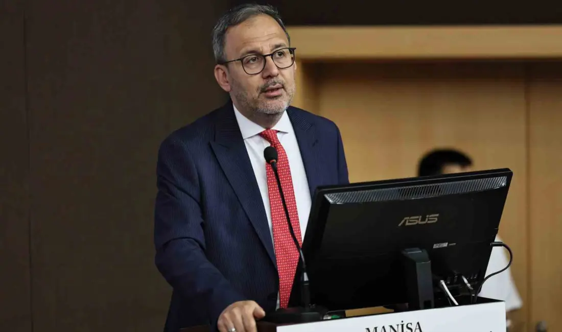 Manisa Celal Bayar Üniversitesinde geleceğin kamu yöneticilerine seslenen önceki dönem
