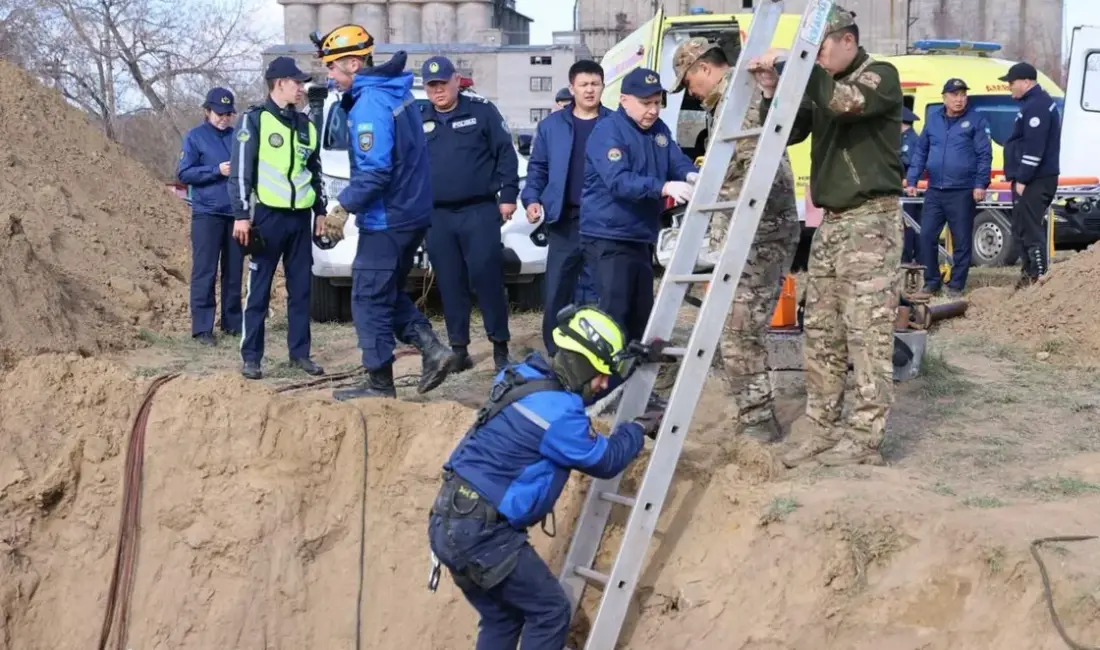 Kazakistan’ın Pavlodar kentinde su borusu çalışmaları sırasında meydana gelen toprak
