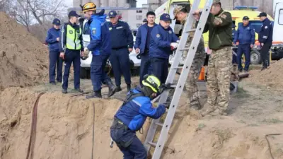 Kazakistan’ın Pavlodar kentinde su borusu çalışmaları sırasında meydana gelen toprak