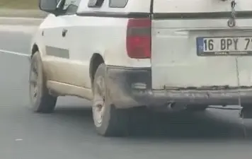 Bursa’nın İnegöl ilçesinde seyir halinde olan bir kamyonetin kırık camından