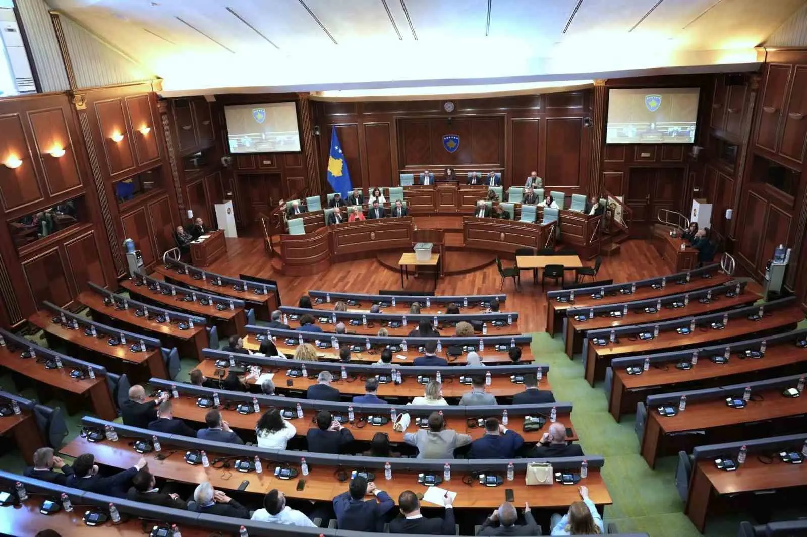 Kosova’da cumhurbaşkanlığı seçimlerinin sonuçsuz kalması ve parlamentonun feshedilmesinin ardından Cumhurbaşkanlığı