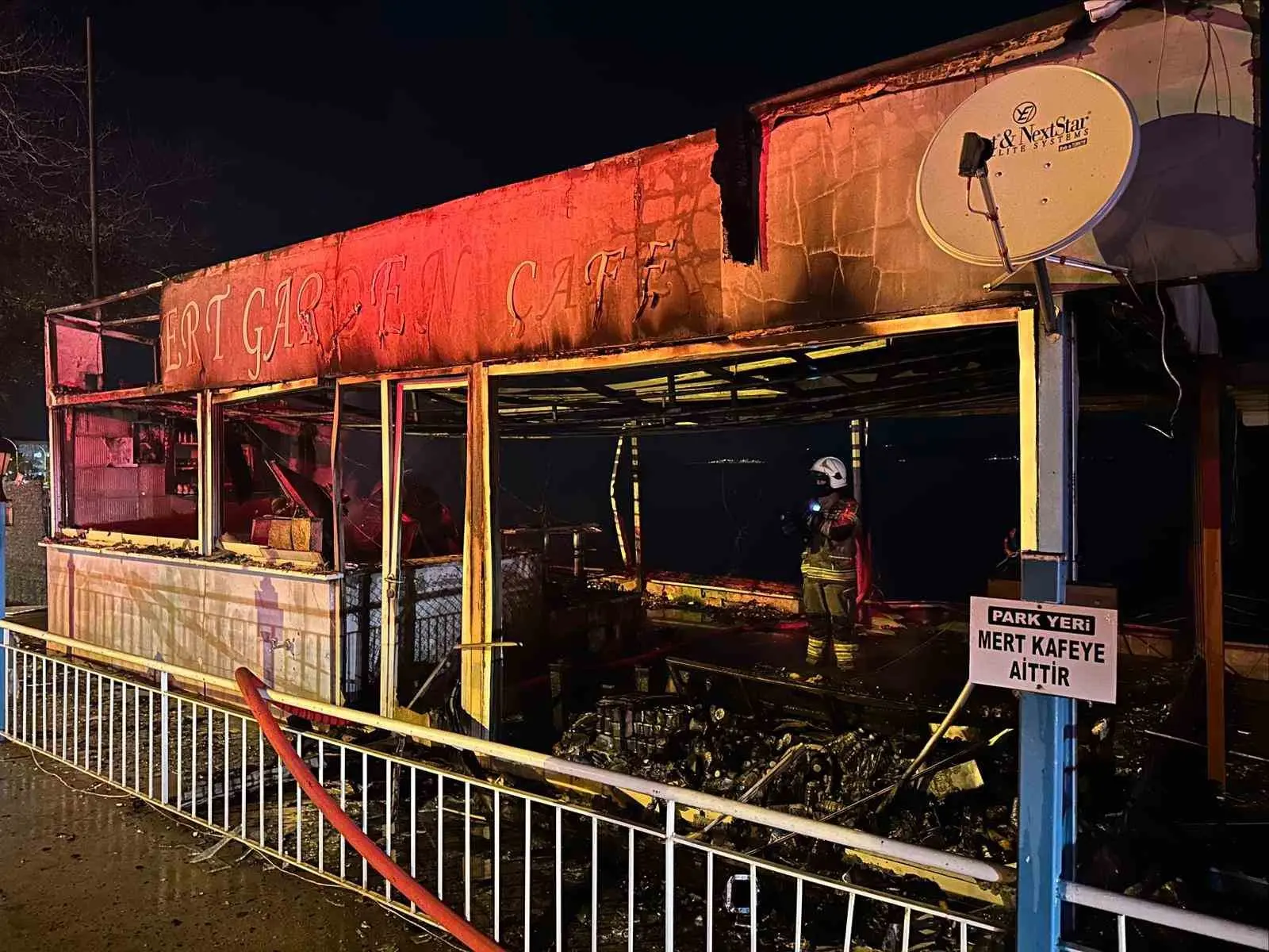 Bursa’nın Gemlik ilçesinde gece saatlerinde çıkan yangın, itfaiye ekiplerinin müdahalesiyle