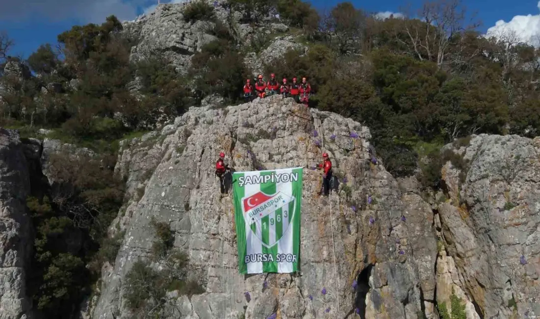 Bursa’nın Gürsu ilçesinde GÜRAK ve AKUT ekiplerinin gerçekleştirdiği tatbikat, zirvede