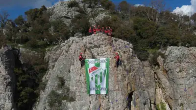 Bursa’nın Gürsu ilçesinde GÜRAK ve AKUT ekiplerinin gerçekleştirdiği tatbikat, zirvede