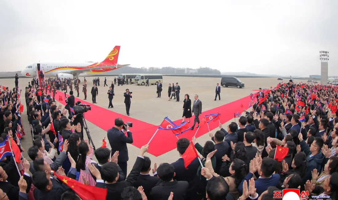 Kuzey Kore lideri Kim Jong-un, Çin Dışişleri Bakanı Wang Yi