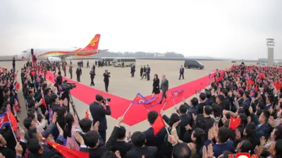 Kuzey Kore lideri Kim Jong-un, Çin Dışişleri Bakanı Wang Yi