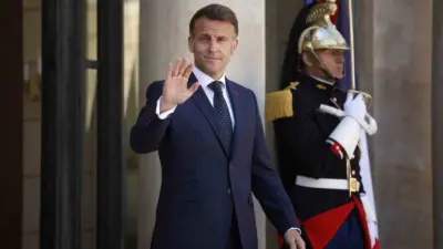Fransa Cumhurbaşkanı Emmanuel Macron, İran Cumhurbaşkanı Mesud Pezeşkiyan ile gerçekleştirdiği