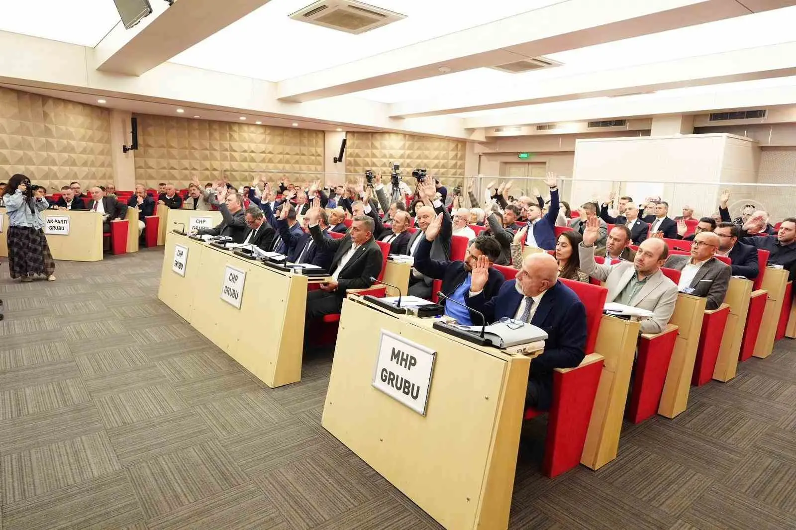 Manisa Büyükşehir Belediyesi, enflasyonist baskılara rağmen mali disiplinden taviz vermeyerek