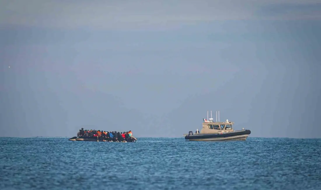 Fransa’dan İngiltere’ye geçmek üzere bota binmeye çalışan 4 göçmen Manş