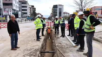Amasya’nın Merzifon ilçesinde uygulanan içme suyu hattı projesinde boru döşeme