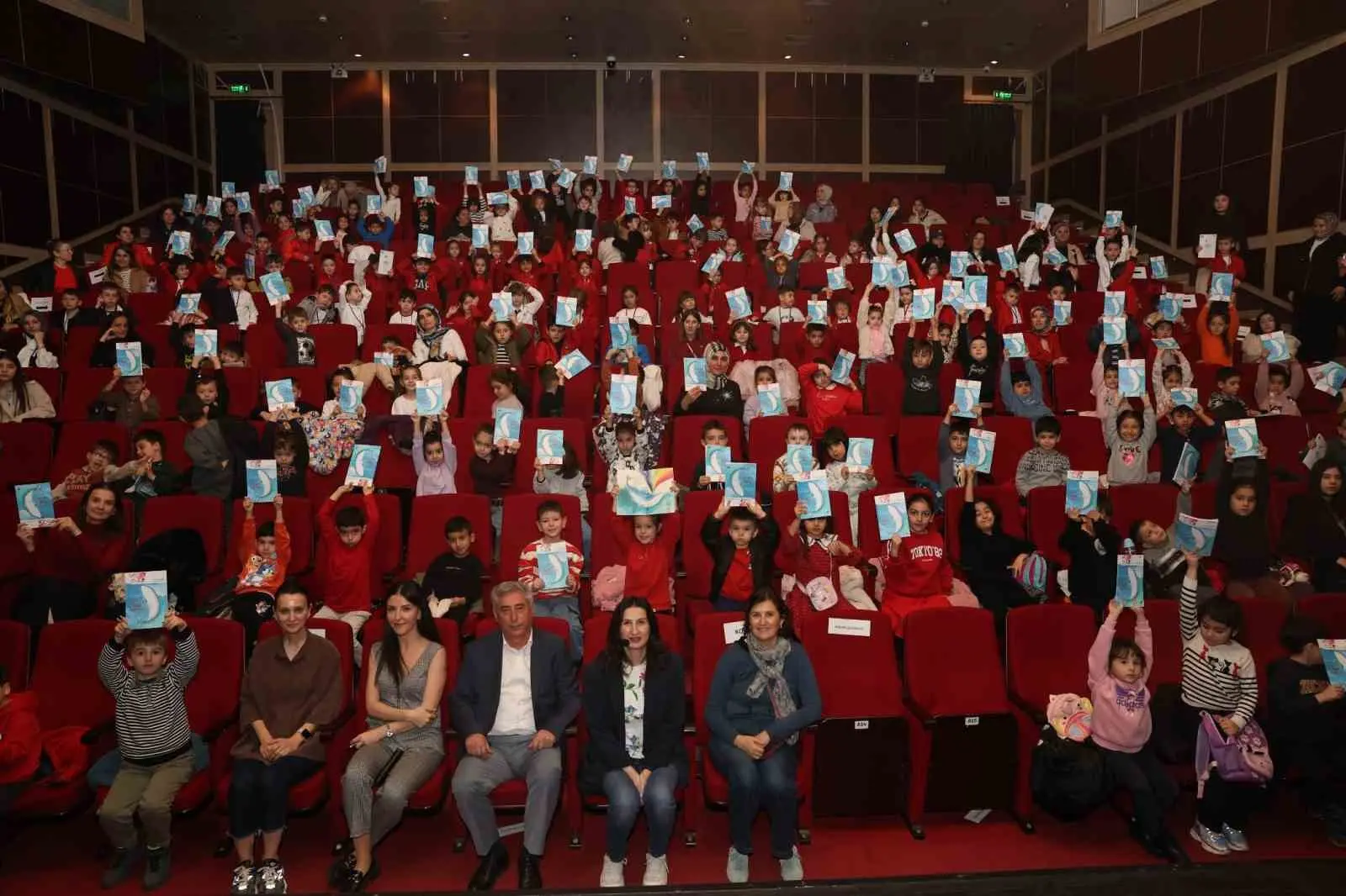 Nilüfer Belediyesi’nin düzenlediği Çocuklara Kitap Söyleşileri’nin konuğu yazar Ebru Akkaş
