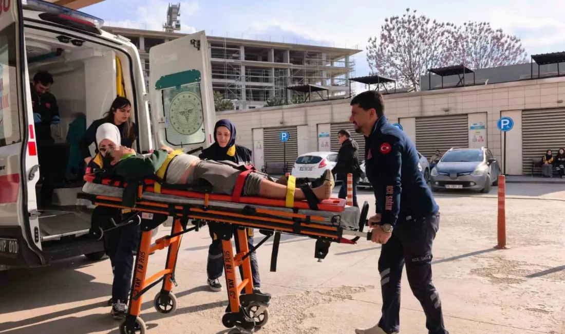 Bursa’nın İnegöl ilçesinde motosiklet ile bisikletli gençlerin karıştığı kazada 3