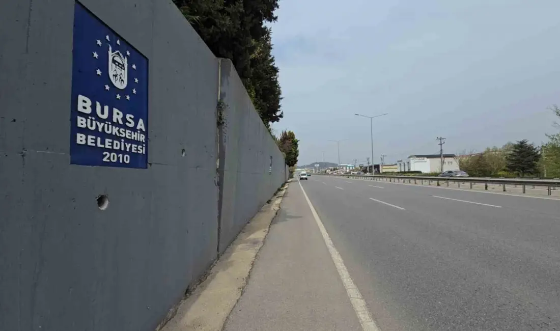 Mudanya Bursa Karayolu Çağrışan mevkiinde bulunan istinat duvarı ek yerinden