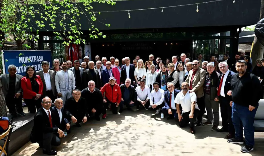 Antalya’da Muratpaşa Belediye Başkanı Ümit Uysal, Engelsiz Kafe’de düzenlenen Muhtarlar
