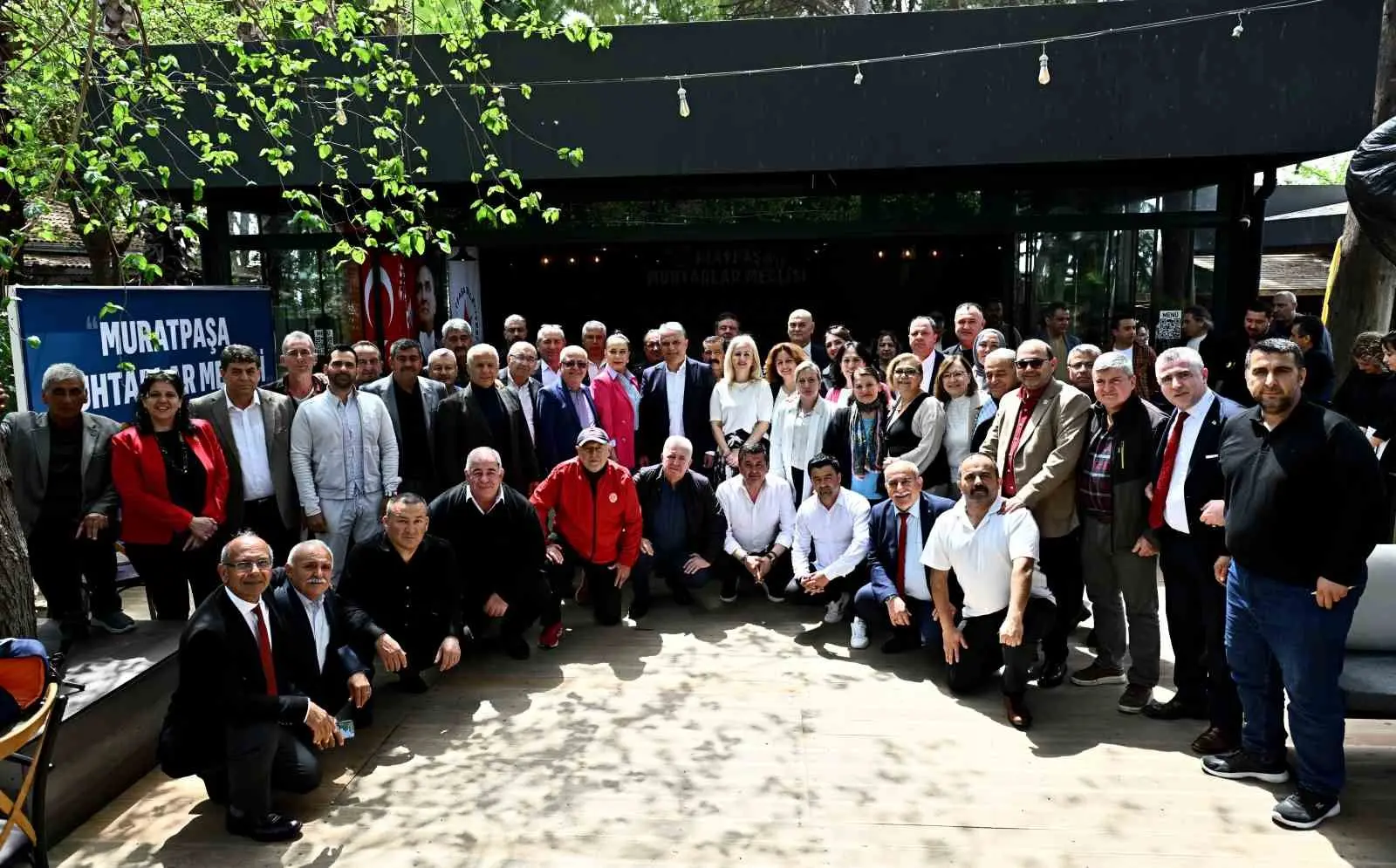 Antalya’da Muratpaşa Belediye Başkanı Ümit Uysal, Engelsiz Kafe’de düzenlenen Muhtarlar