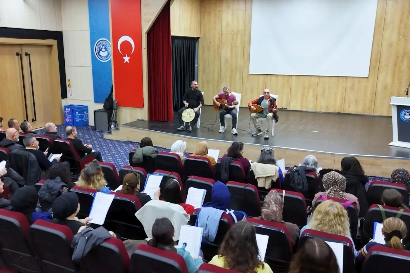 Kestel Belediyesi Türk Halk Müziği Korosu, yıl boyunca düzenli eğitimleriyle