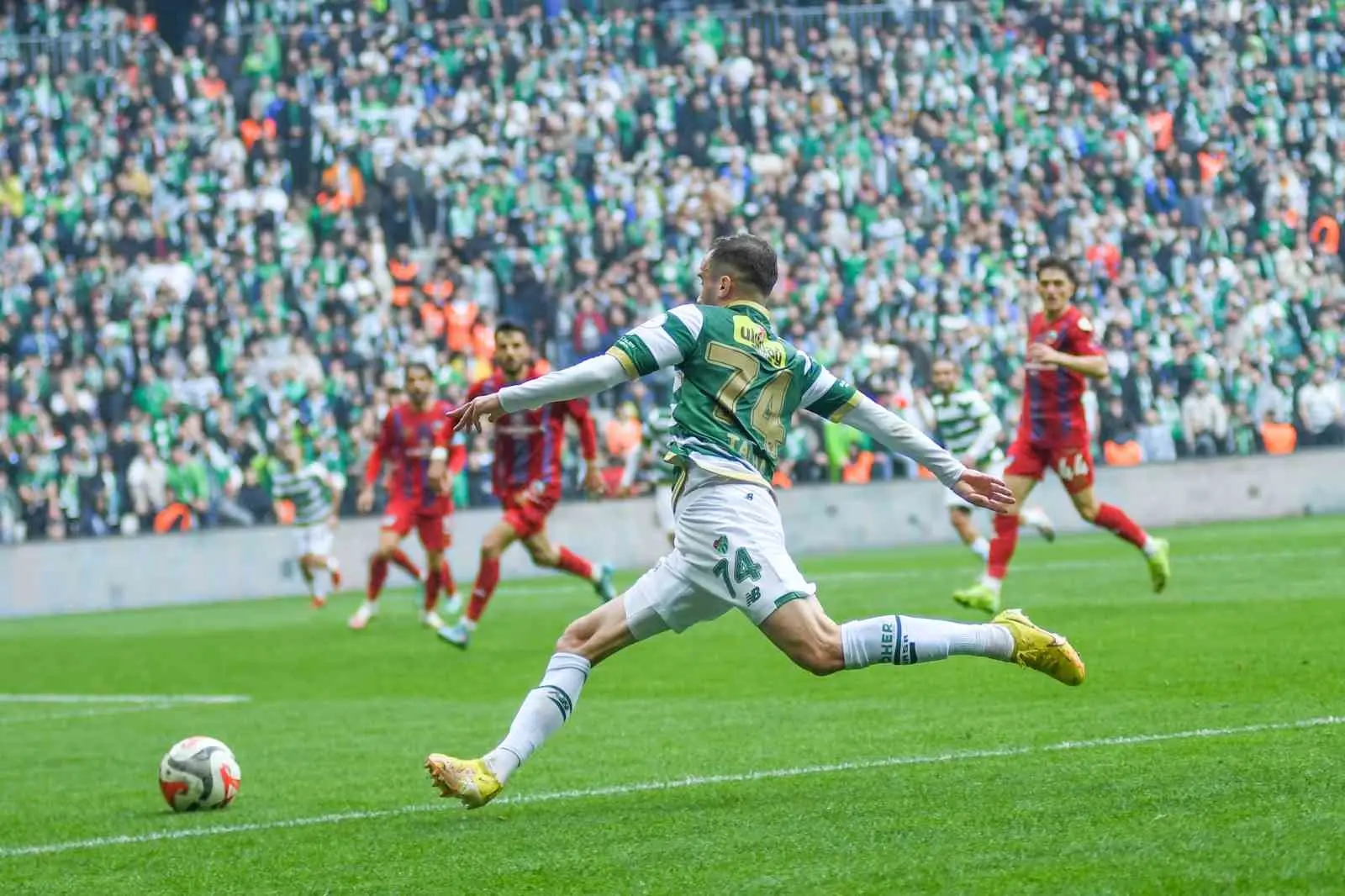 Nesine 2. Lig Kırmızı Grup 31. haftasında Bursaspor, sahasında karşılaştığı